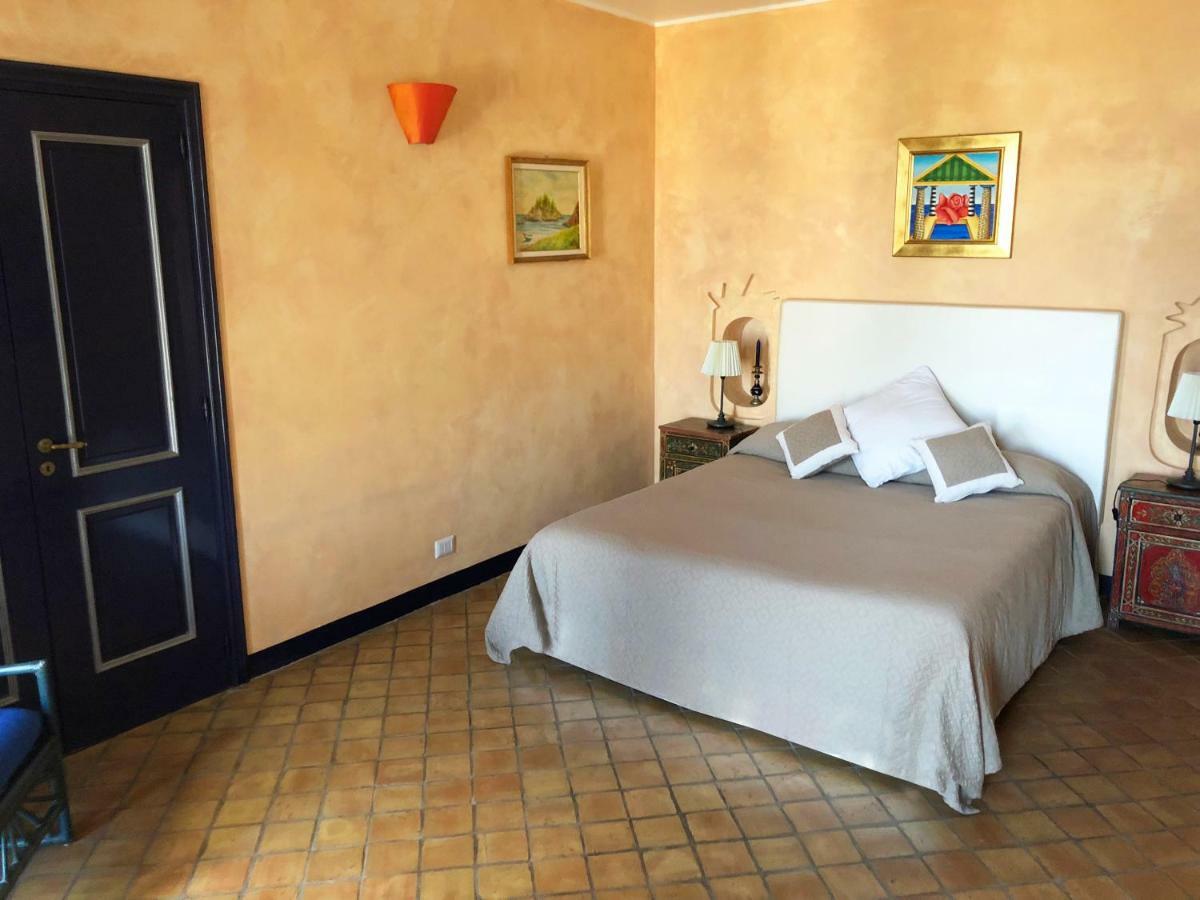 VILLA ELEONORA ISOLA BELLA Sea view Small Pool + Jacuzzi Taormina Esterno foto